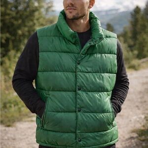NWT American Eagle Outfitters Forest Green Puffer Vest